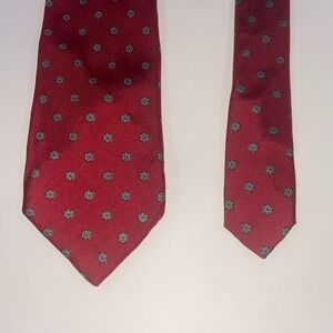 Smith & Logsdon Mens Red Geometric Medallion 100% Silk Necktie Classic Tie USA